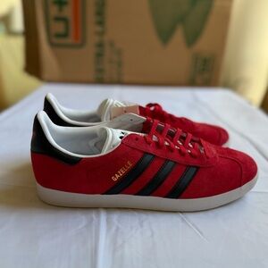 Adidas gazelle red w black new in original box